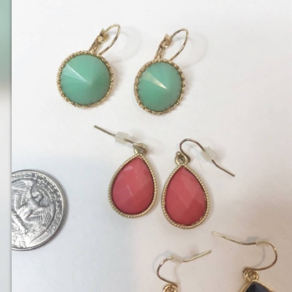 Bundle of three gold dangle earrings - Picture 4 of 6